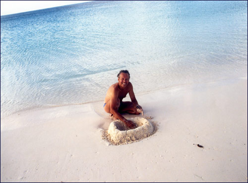 Rob op het strand van San Salvador